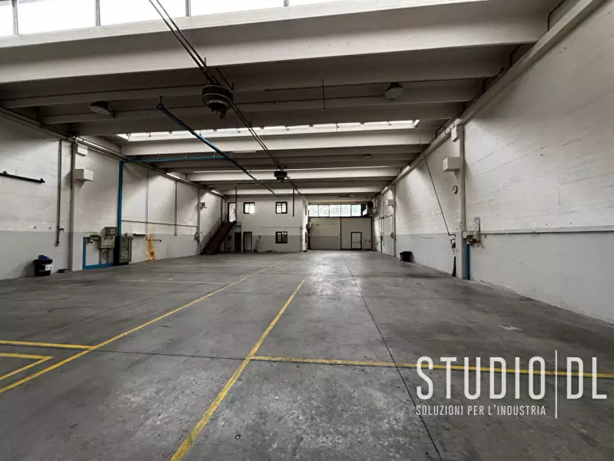 Immagine 10 di Capannone industriale in affitto  a Schio