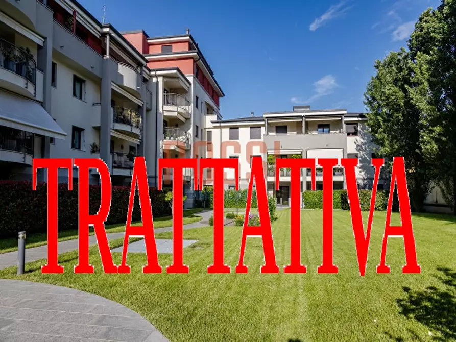 Immagine 1 di Appartamento in vendita  in VIA AGHUILHON a Monza