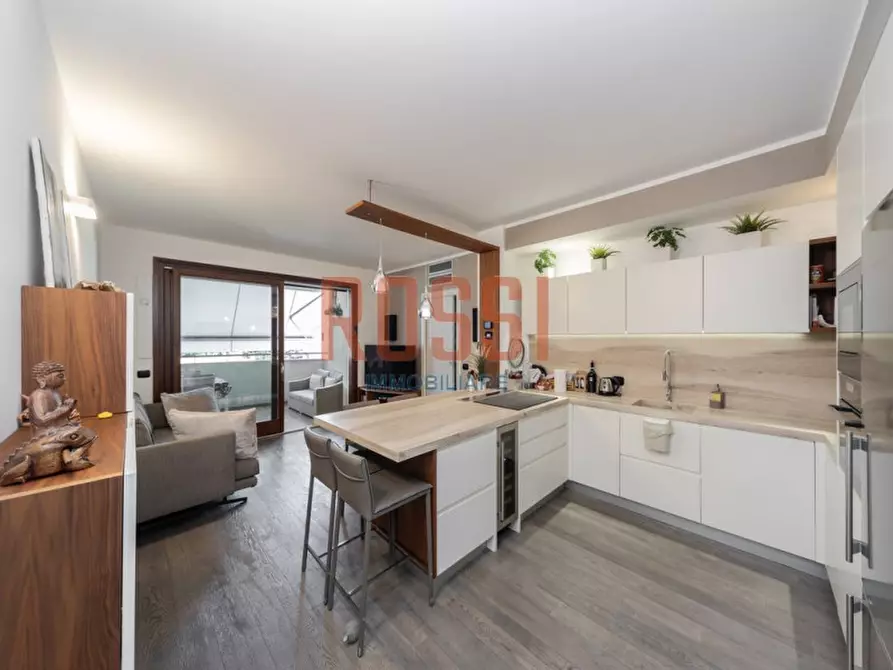 Immagine 4 di Appartamento in vendita  in VIA AGHUILHON a Monza