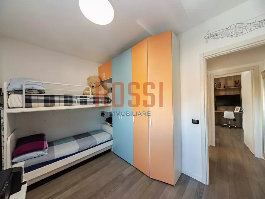 Immagine 15 di Appartamento in vendita  in VIA AGHUILHON a Monza