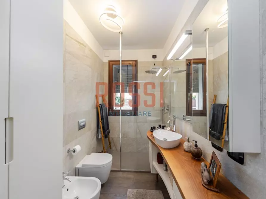 Immagine 18 di Appartamento in vendita  in VIA AGHUILHON a Monza