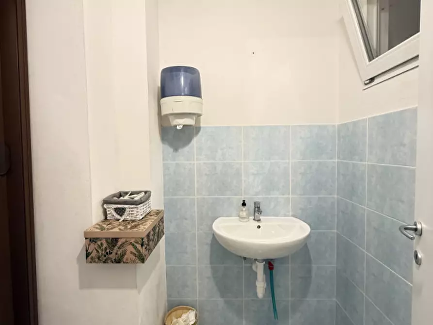 Immagine 5 di Negozio in affitto  in Via Principe Umberto a Este