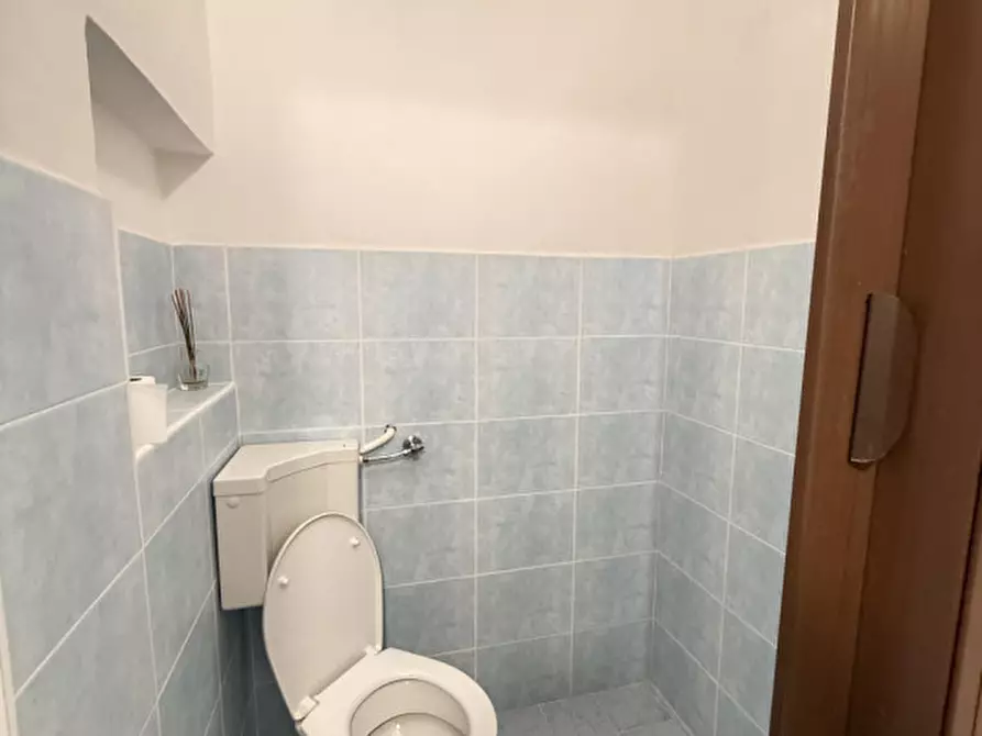 Immagine 6 di Negozio in affitto  in Via Principe Umberto a Este