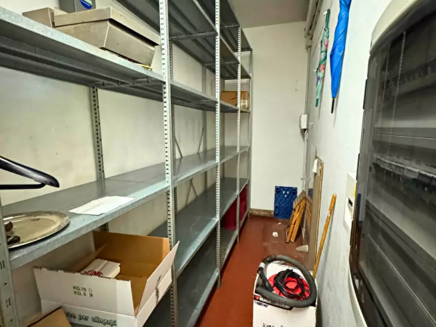 Immagine 6 di Negozio in vendita  a Selvazzano Dentro