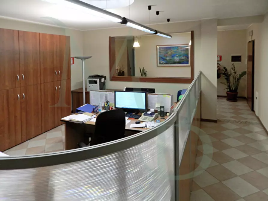 Immagine 10 di Ufficio in affitto  a Pianiga