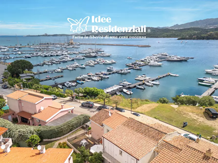 Immagine 1 di Villetta a schiera in vendita  a Arzachena