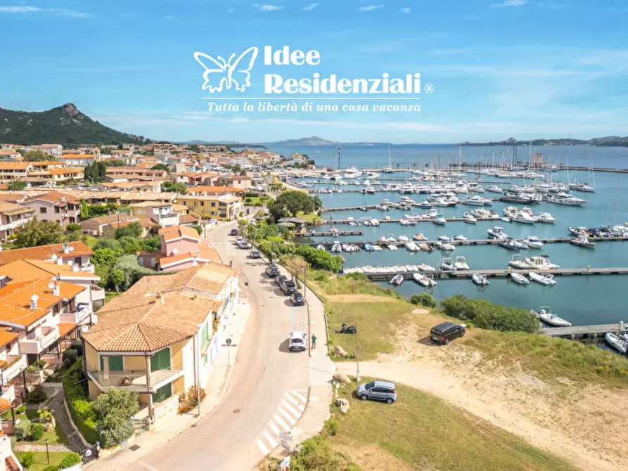 Immagine 17 di Villetta a schiera in vendita  a Arzachena