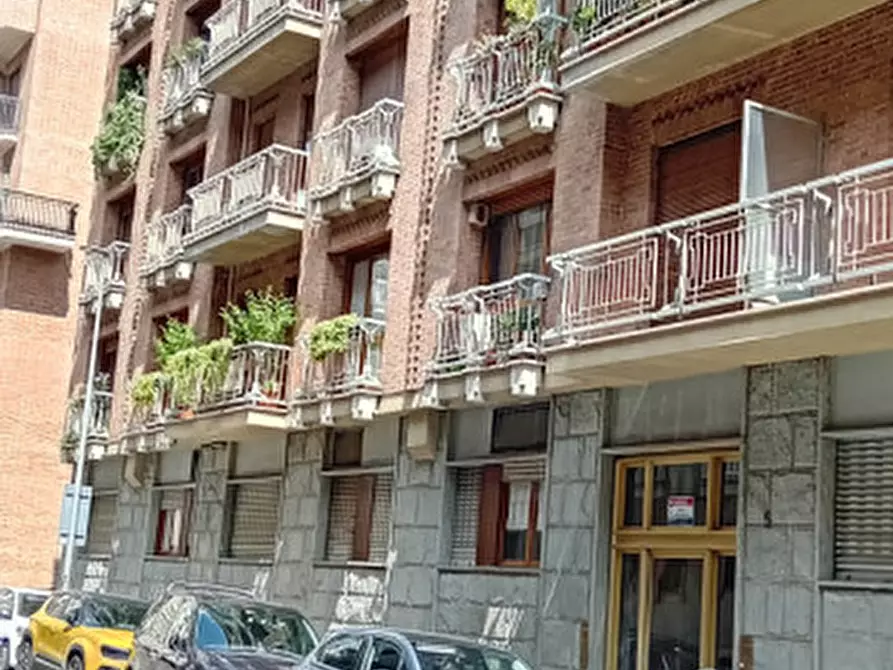 Immagine 2 di Garage in vendita  in Via Tommaso Grossi a Torino