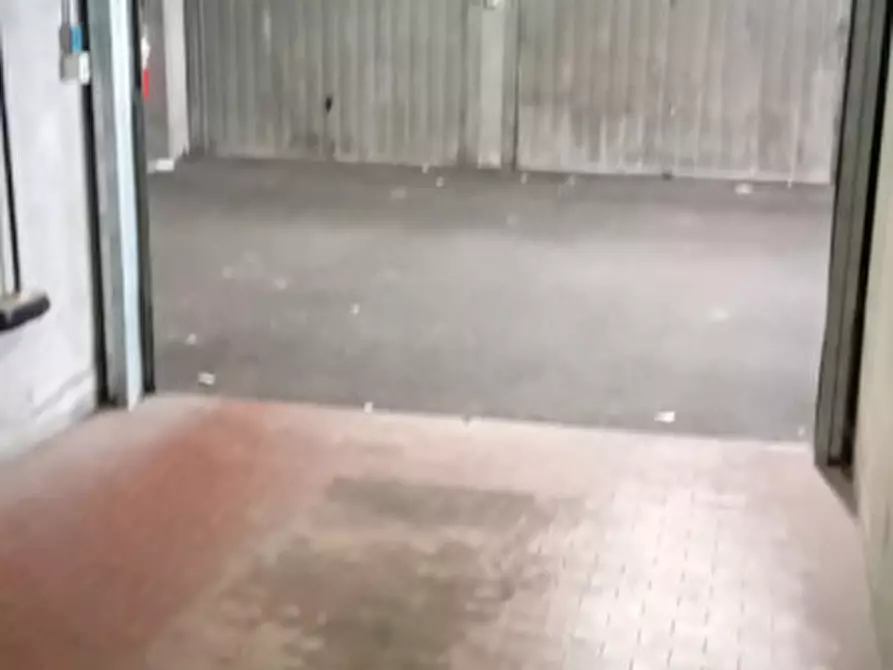 Immagine 10 di Garage in vendita  in Via Tommaso Grossi a Torino