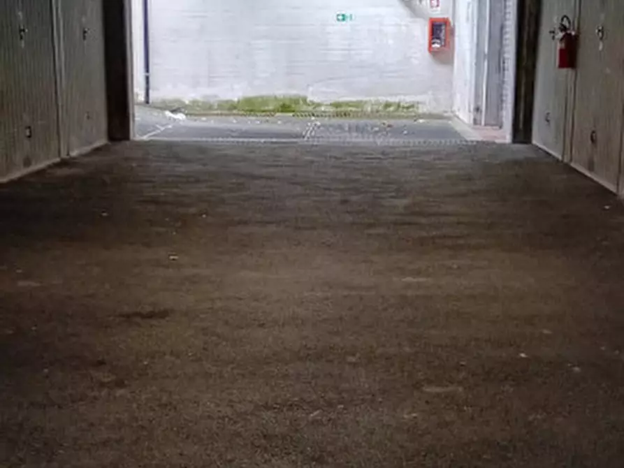 Immagine 11 di Garage in vendita  in Via Tommaso Grossi a Torino