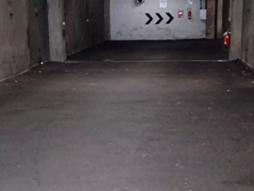 Immagine 12 di Garage in vendita  in Via Tommaso Grossi a Torino