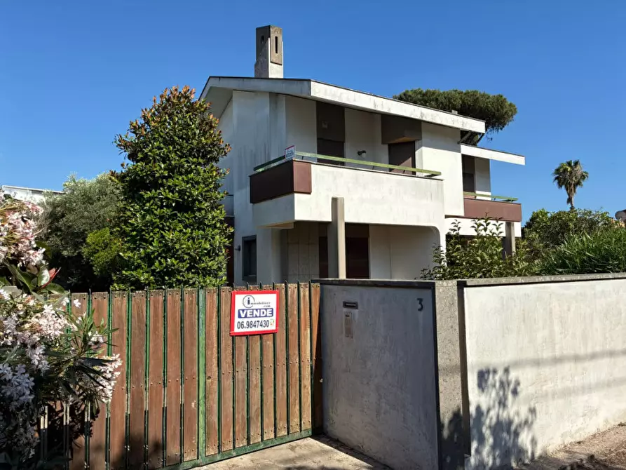 Immagine 1 di Casa bifamiliare in vendita  in Via Parigi a Anzio