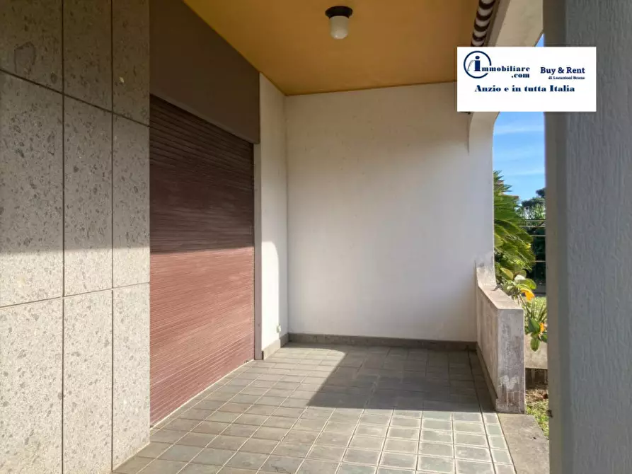 Immagine 8 di Casa bifamiliare in vendita  in Via Parigi a Anzio
