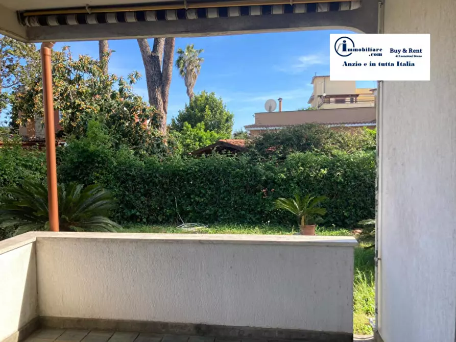 Immagine 8 di Casa bifamiliare in vendita  in Via Parigi a Anzio