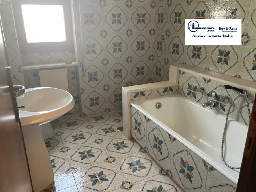 Immagine 23 di Casa bifamiliare in vendita  in Via Parigi a Anzio