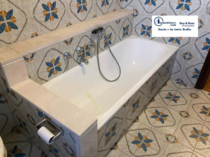 Immagine 36 di Casa bifamiliare in vendita  in Via Parigi a Anzio
