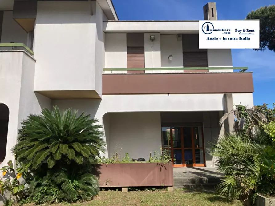 Immagine 3 di Casa bifamiliare in vendita  in Via Parigi a Anzio