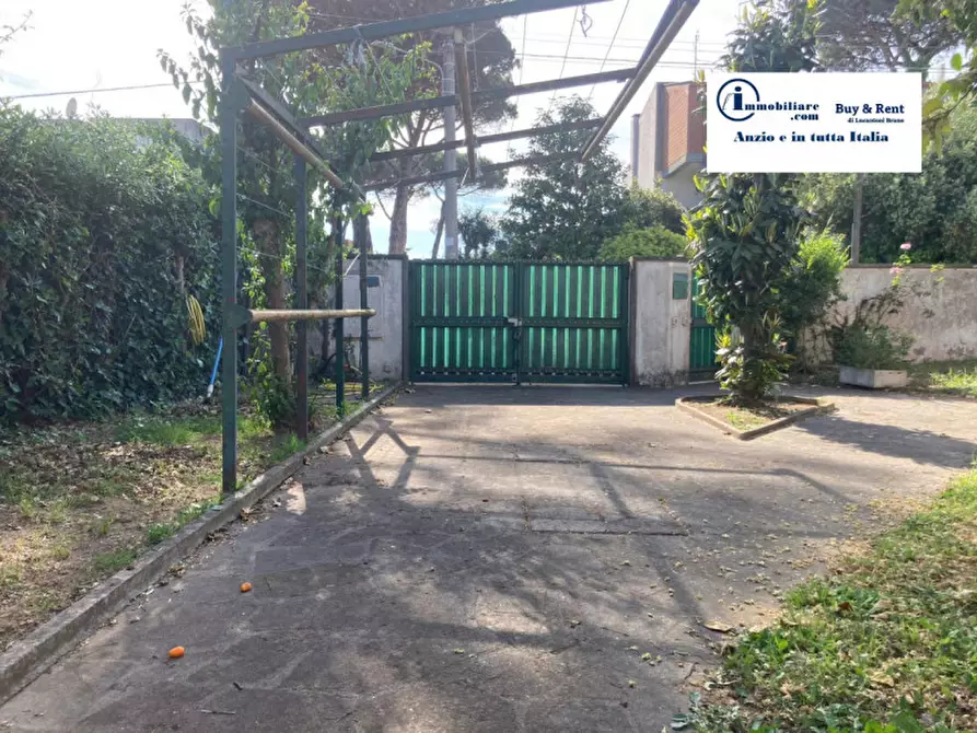 Immagine 4 di Casa bifamiliare in vendita  in Via Parigi a Anzio