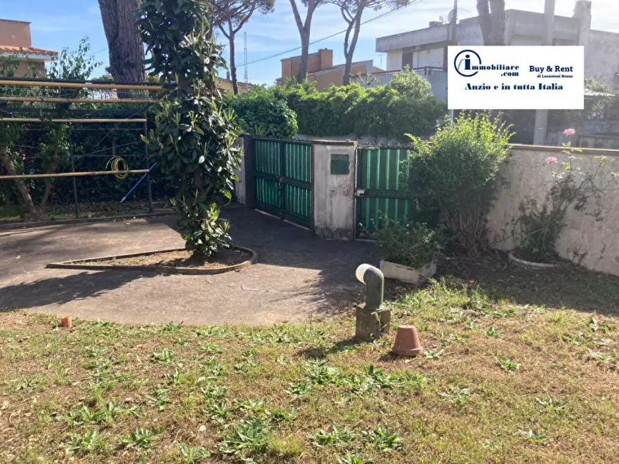 Immagine 5 di Casa bifamiliare in vendita  in Via Parigi a Anzio