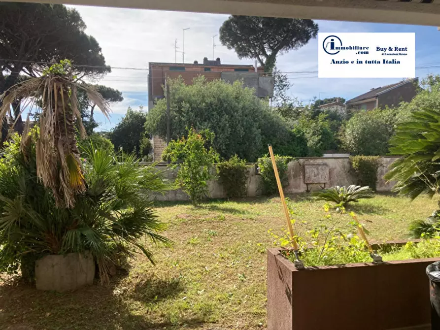 Immagine 8 di Casa bifamiliare in vendita  in Via Parigi a Anzio