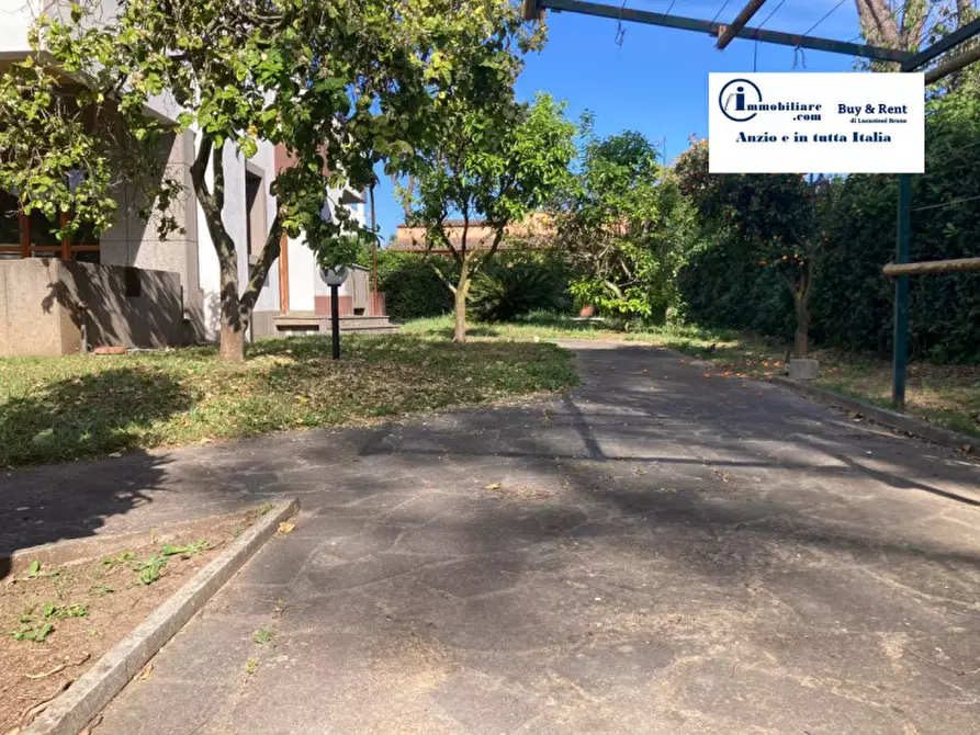 Immagine 9 di Casa bifamiliare in vendita  in Via Parigi a Anzio
