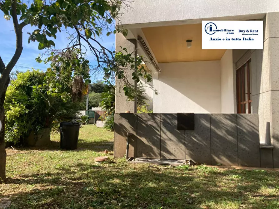 Immagine 10 di Casa bifamiliare in vendita  in Via Parigi a Anzio