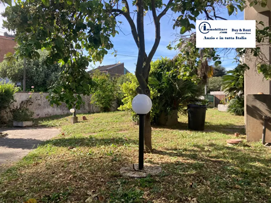 Immagine 12 di Casa bifamiliare in vendita  in Via Parigi a Anzio