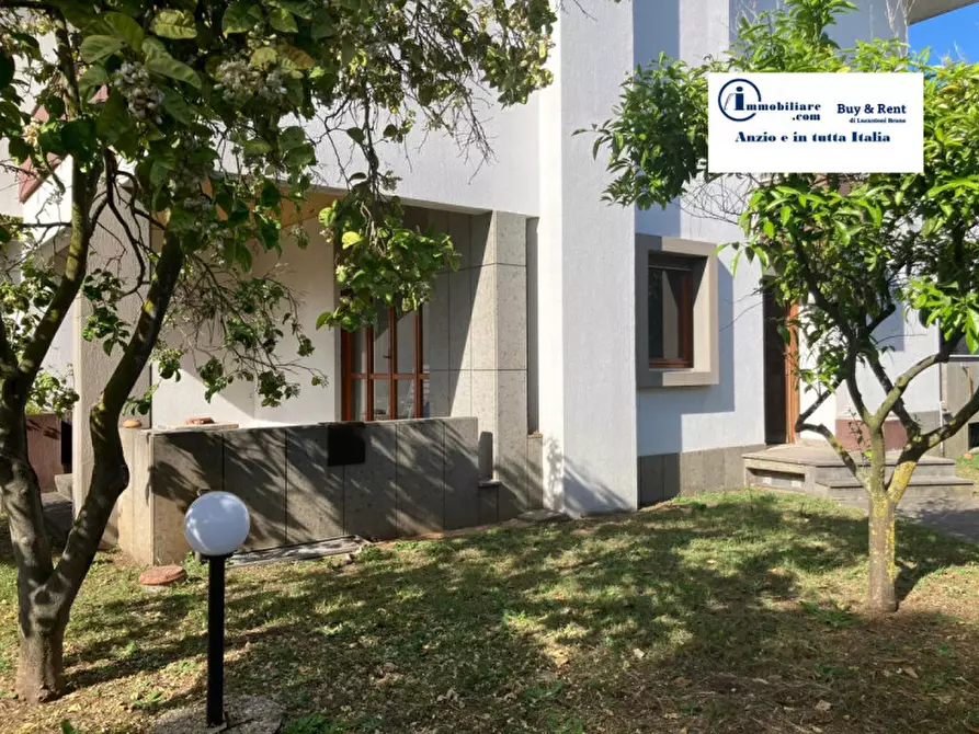 Immagine 13 di Casa bifamiliare in vendita  in Via Parigi a Anzio