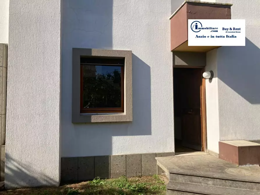 Immagine 15 di Casa bifamiliare in vendita  in Via Parigi a Anzio