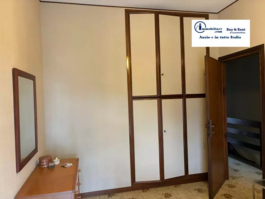 Immagine 30 di Casa bifamiliare in vendita  in Via Parigi a Anzio