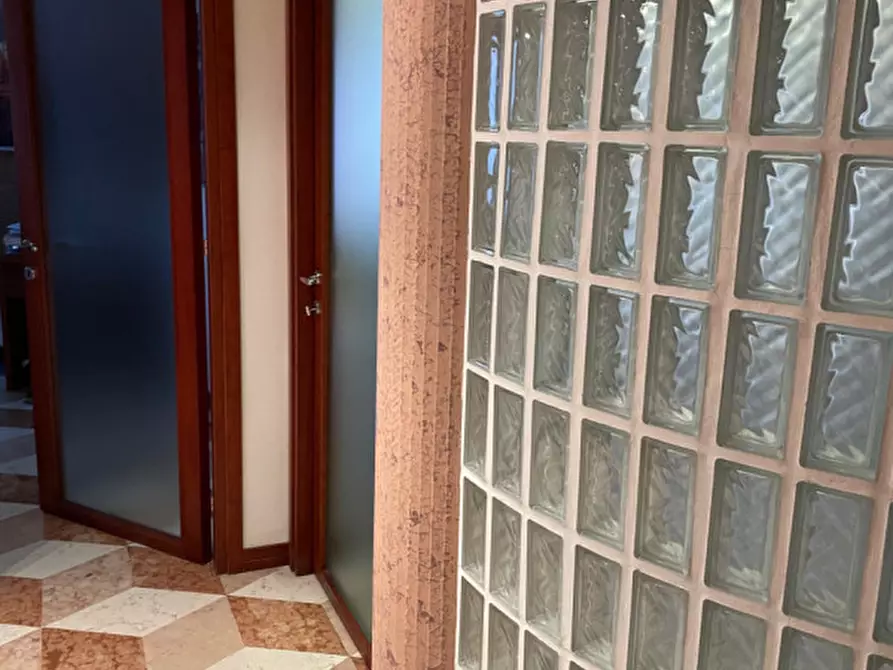 Immagine 4 di Ufficio in vendita  in Piazzale Teggia a Sassuolo