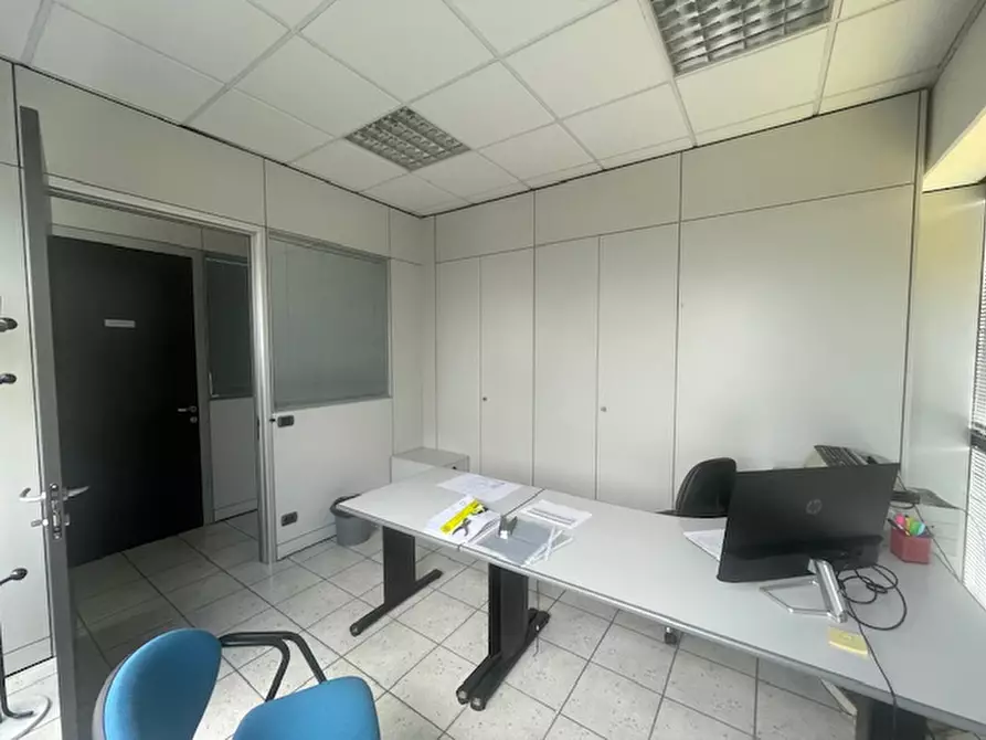 Immagine 5 di Ufficio in vendita  in Via Regina Pacis a Sassuolo