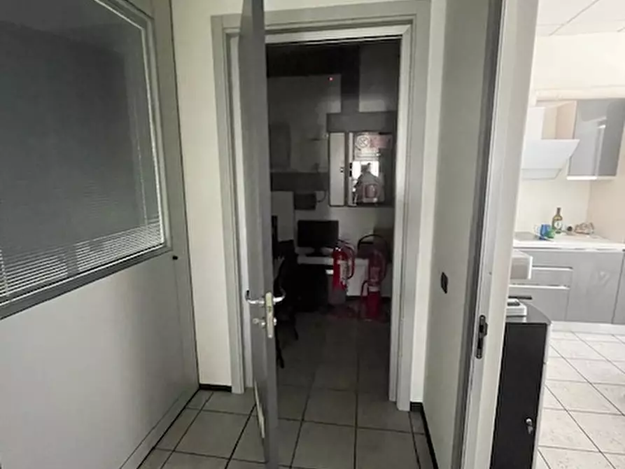 Immagine 9 di Ufficio in vendita  in Via Regina Pacis a Sassuolo