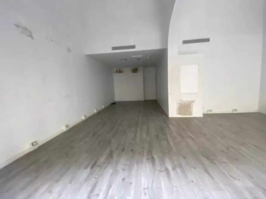 Immagine 1 di Attività commerciale in affitto  in Via Ricasoli 138 a Livorno