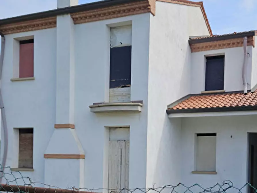 Immagine 1 di Casa trifamiliare in vendita  in Via Cavour a Ospedaletto Euganeo