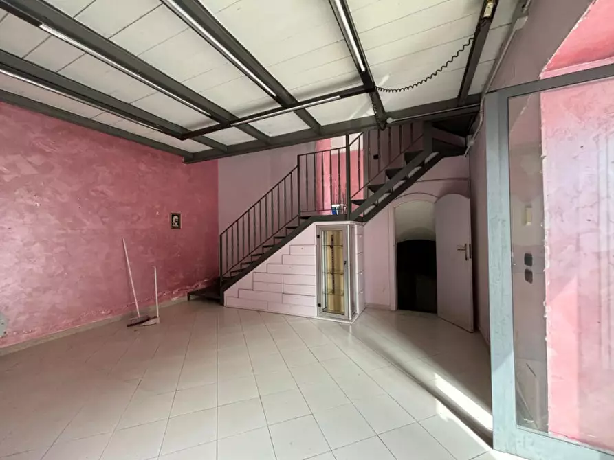 Immagine 2 di Negozio in vendita  in via nazionale n°870 a Torre Del Greco