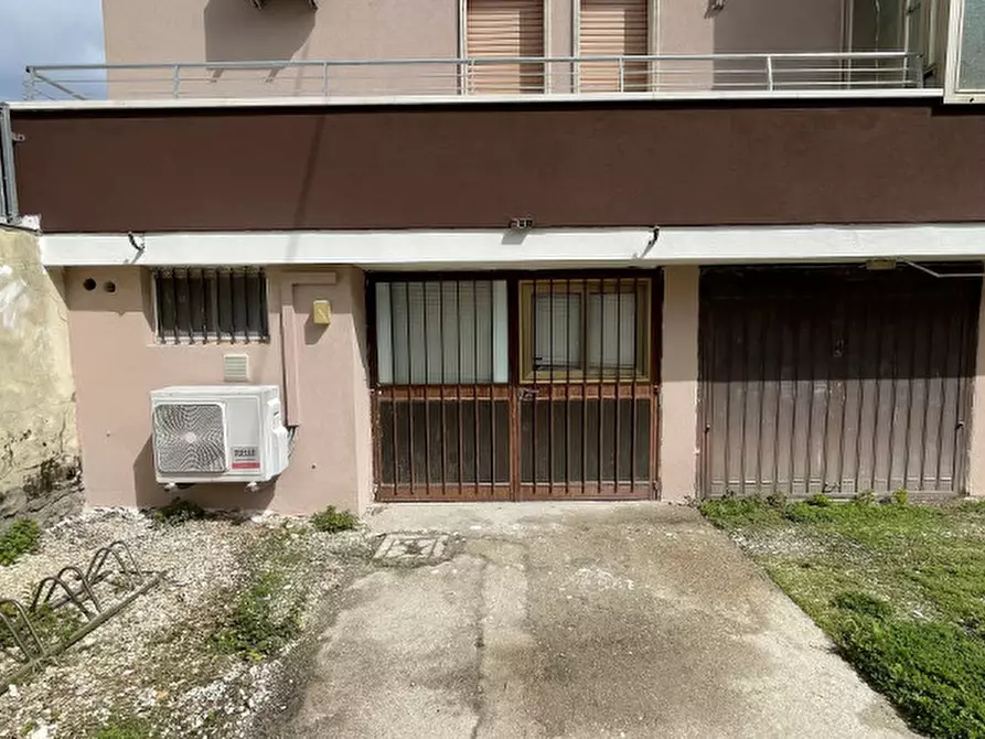 Immagine 1 di Garage in vendita  in Via Esperia a Chioggia