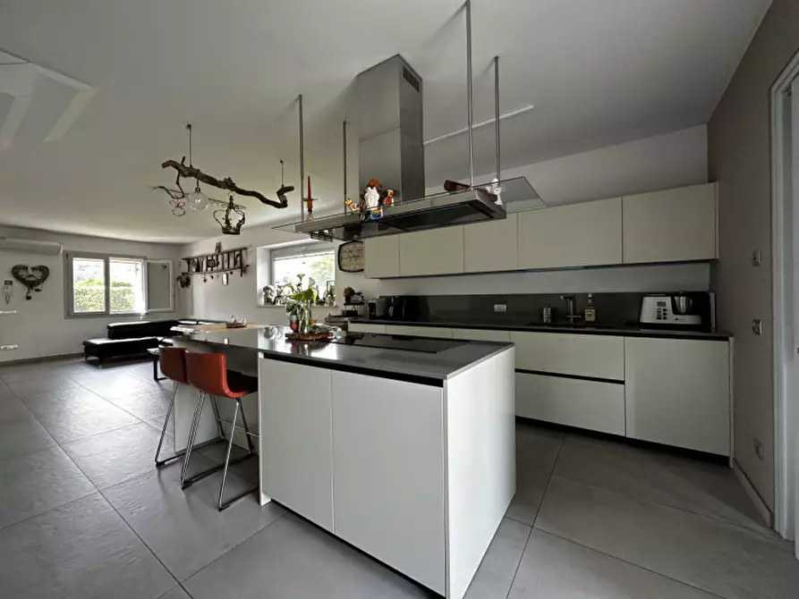 Immagine 5 di Casa bifamiliare in vendita  in Zona Martinelli a Valeggio Sul Mincio