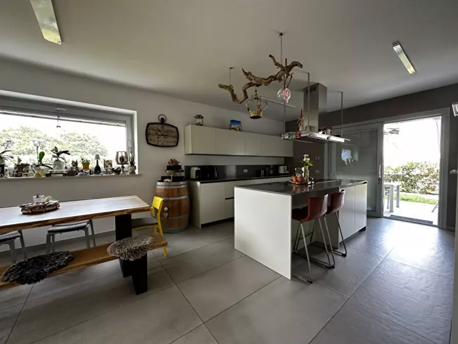 Immagine 6 di Casa bifamiliare in vendita  in Zona Martinelli a Valeggio Sul Mincio