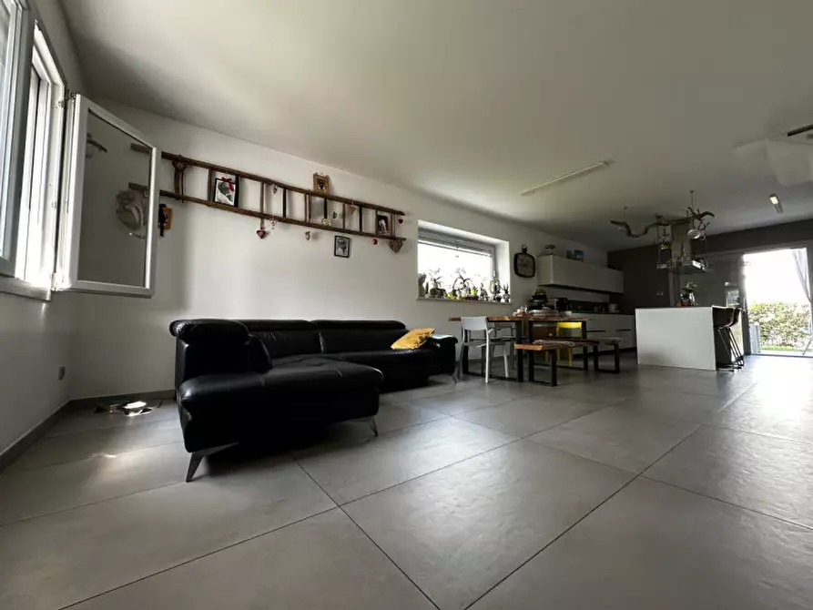 Immagine 7 di Casa bifamiliare in vendita  in Zona Martinelli a Valeggio Sul Mincio