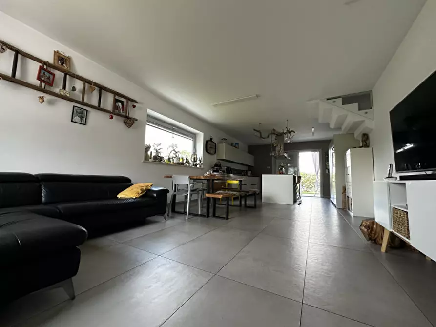 Immagine 11 di Casa bifamiliare in vendita  in Zona Martinelli a Valeggio Sul Mincio