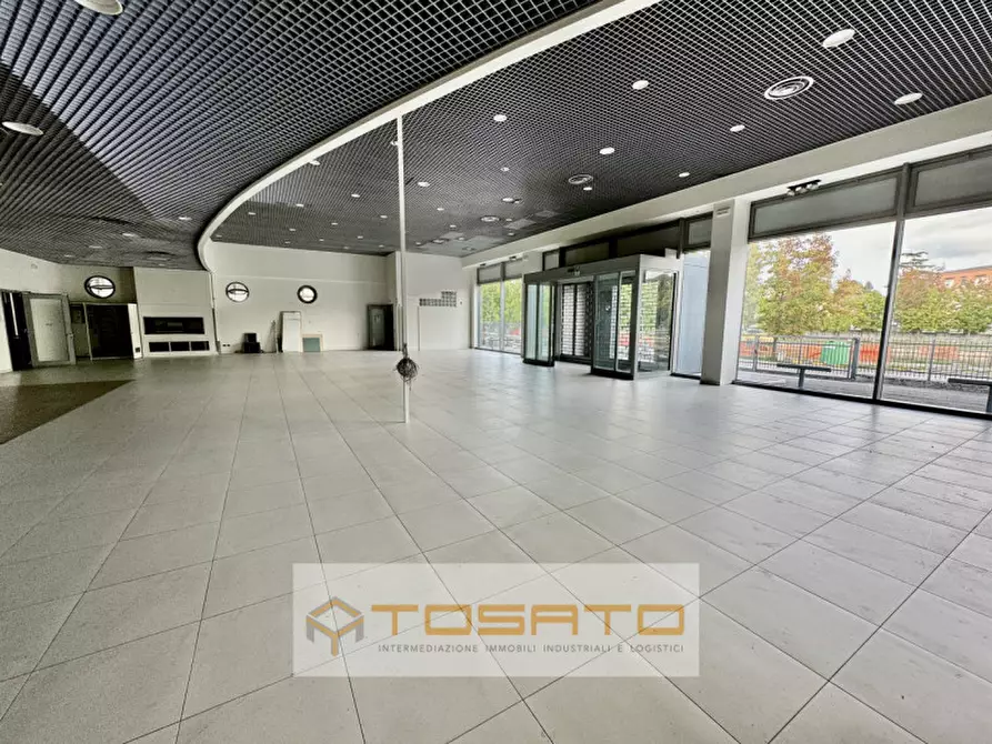 Immagine 2 di Negozio in affitto  a Legnago