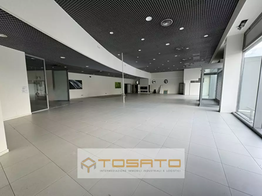 Immagine 2 di Negozio in affitto  a Legnago