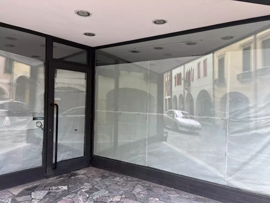 Immagine 2 di Negozio in vendita  in Via Camillo Benso Conte di Cavour a Este