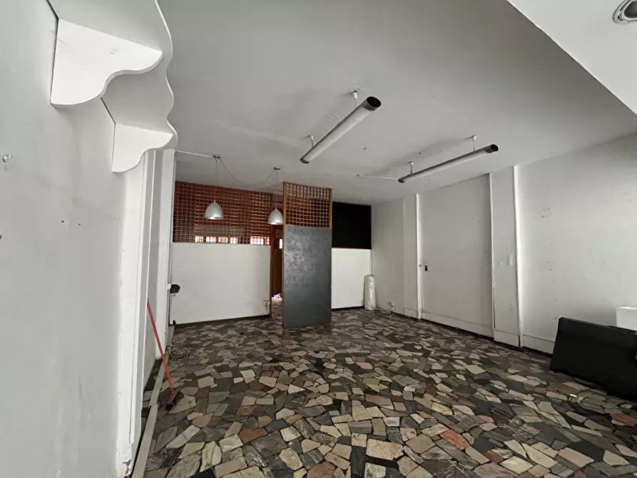 Immagine 4 di Negozio in vendita  in Via Camillo Benso Conte di Cavour a Este