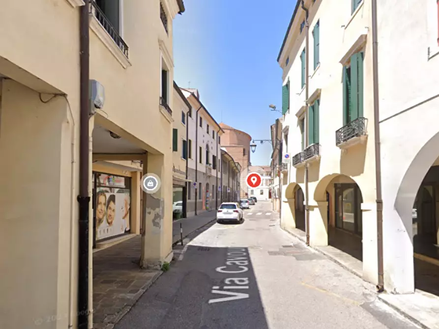 Immagine 5 di Negozio in vendita  in Via Camillo Benso Conte di Cavour a Este
