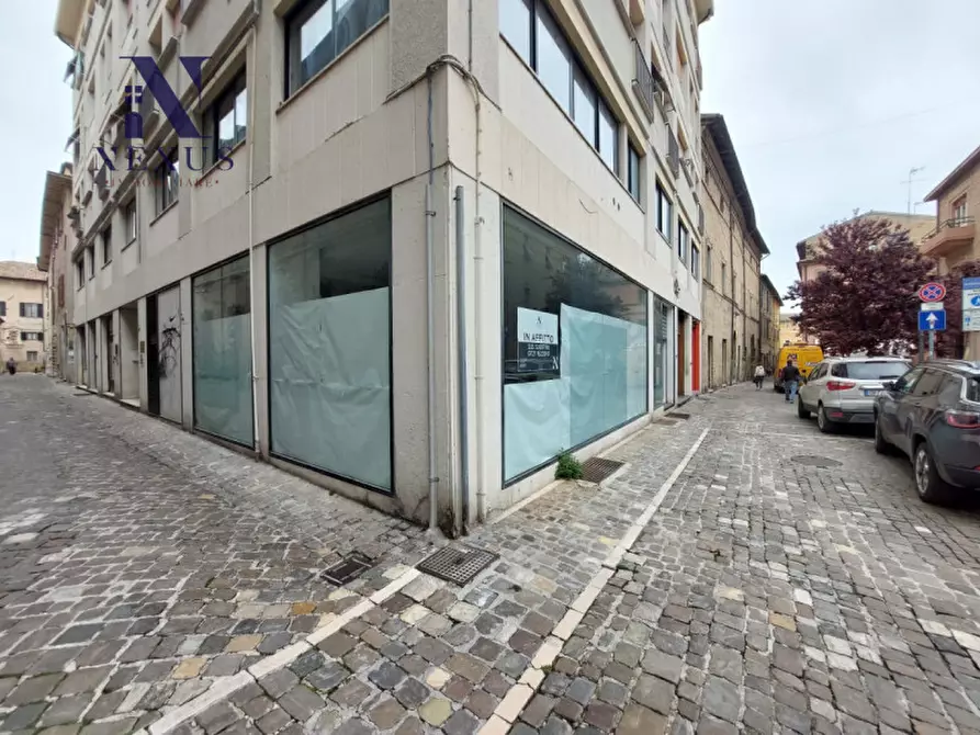 Immagine 2 di Negozio in vendita  in Via U. De' Pili 32 a Fano