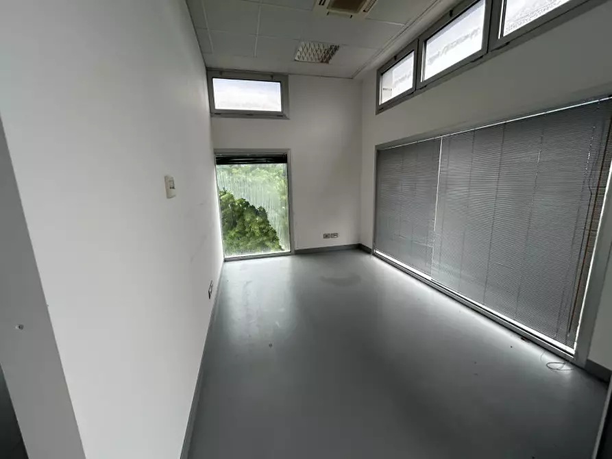 Immagine 10 di Ufficio in vendita  a Castelfranco Veneto