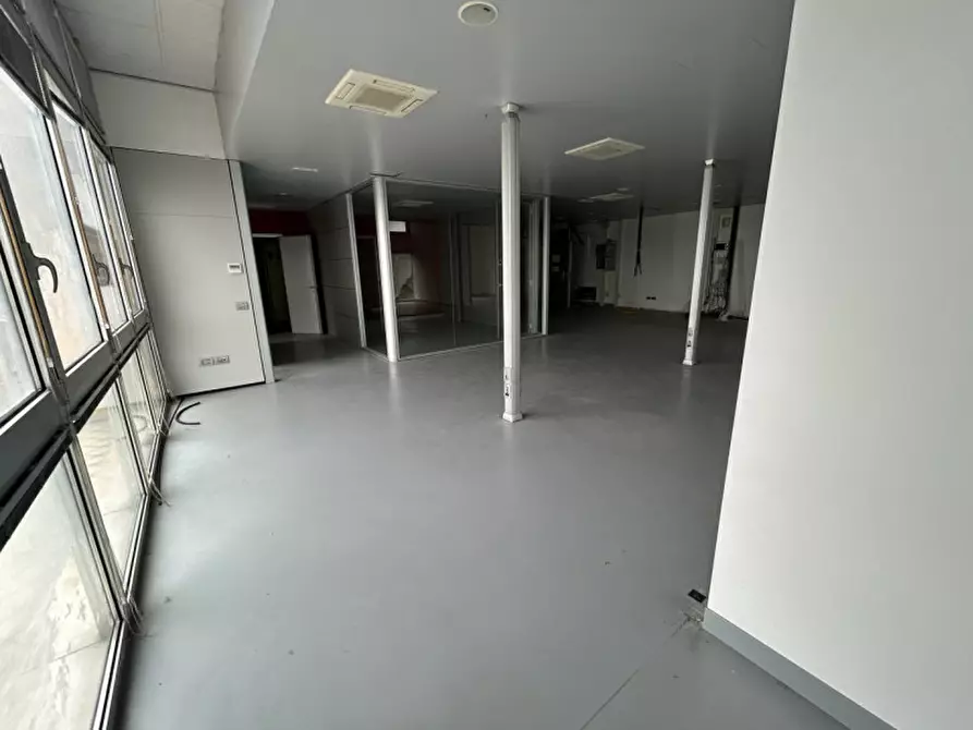 Immagine 11 di Ufficio in vendita  a Castelfranco Veneto