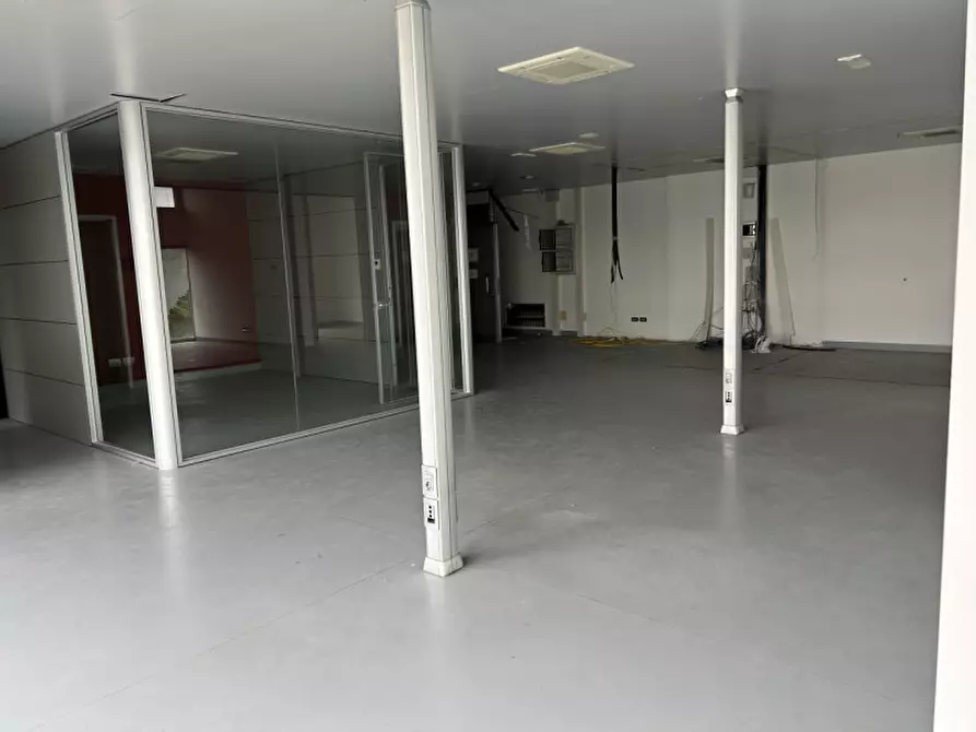 Immagine 12 di Ufficio in vendita  a Castelfranco Veneto